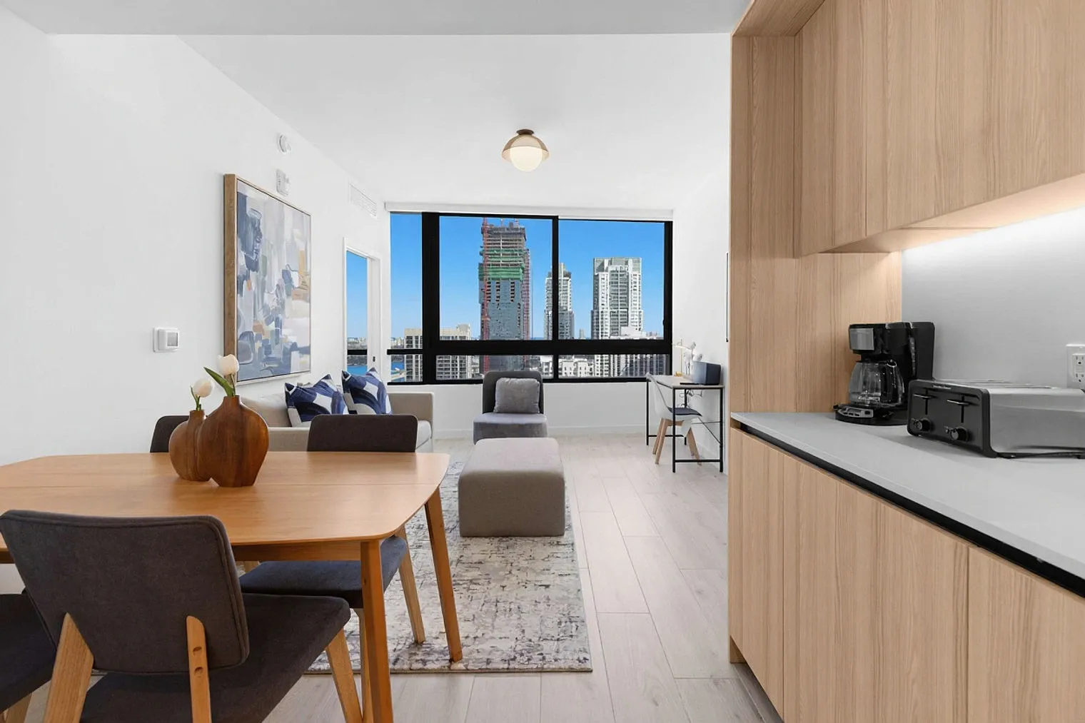 2 bed, 2.0 bath, 785 sqft, $6,936 — Photo 2