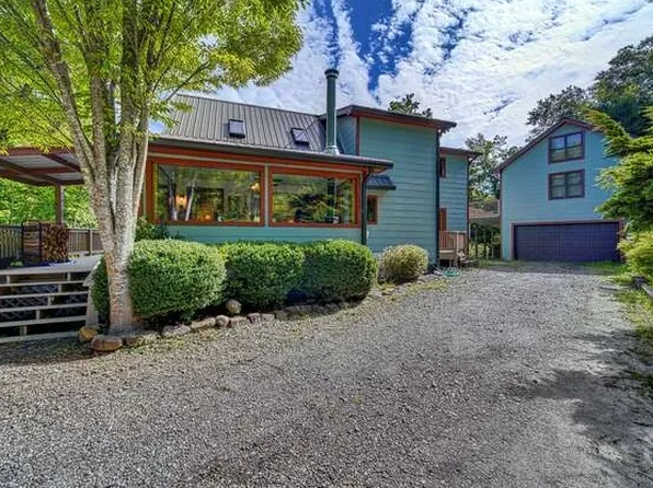 1467 Sweetwater Bnd, Hayesville, NC 28904