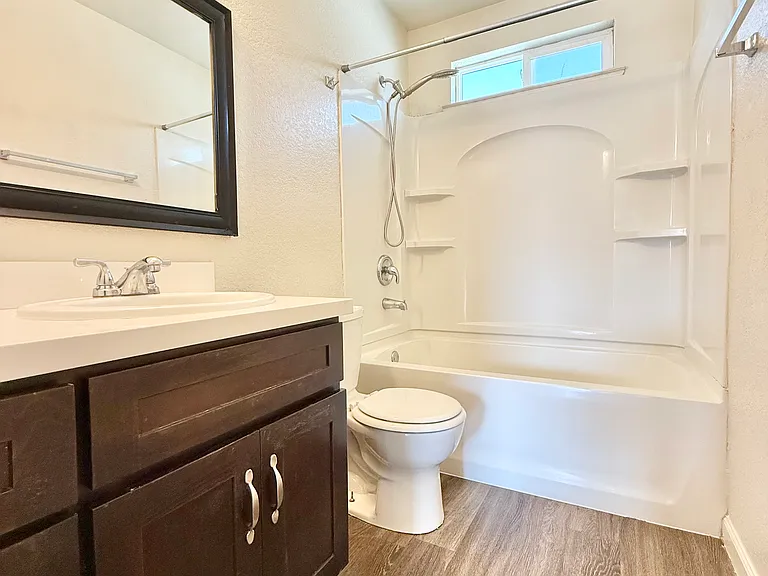 714 S Sequoia Ave — Photo 4