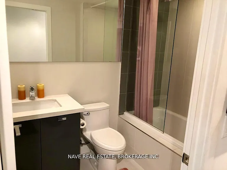 32 Davenport Rd E #1905 — Photo 12