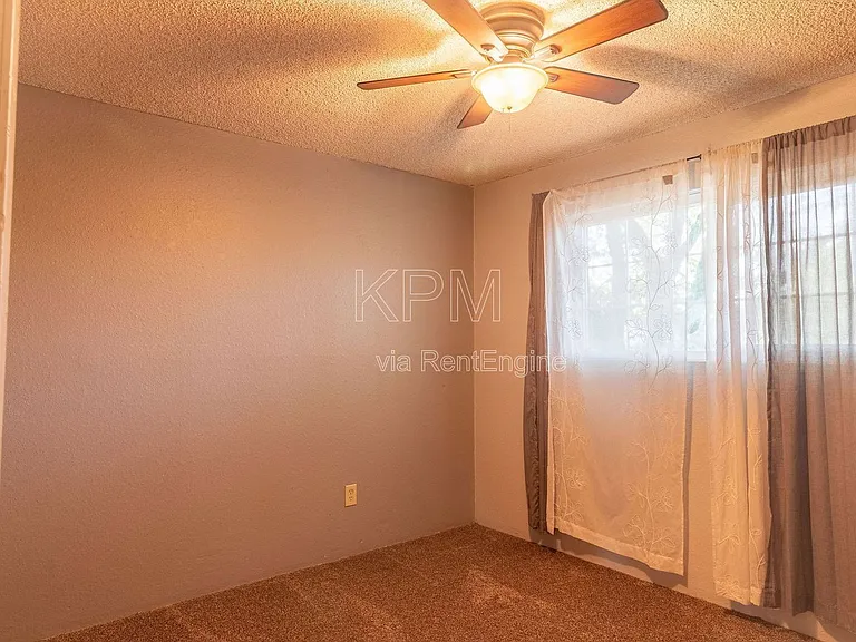 420 E Hampton St #A — Photo 10