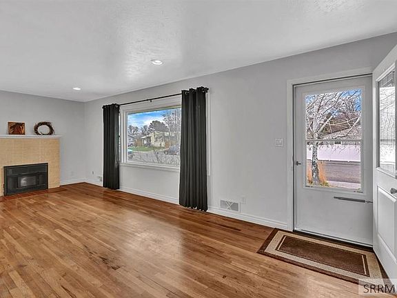 4th image of 1880 Sequoia Dr