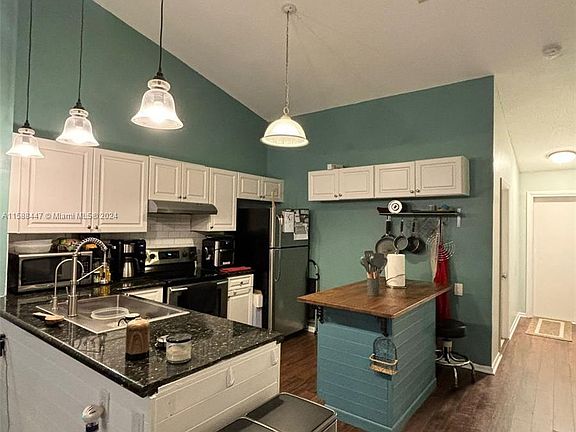 3rd image of 11161 NW 38th Pl