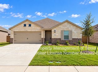 414 Comanche Dr, Cleburne, TX 76033