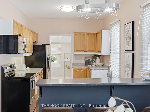 5th image of 576 Wolfe St