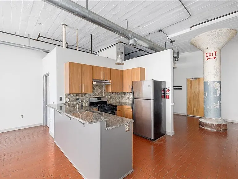 881 Memorial Dr SE #206 — Photo 5