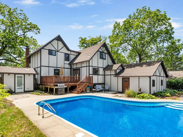 1051 Phoenix St, South Haven, MI 49090