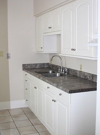 5th image of 425 Park Dr