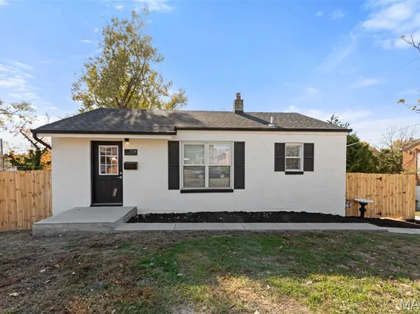 7114 Heege Rd, Saint Louis, MO 63123