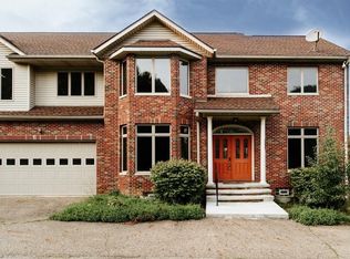 693 Hampshire Rd, Fairlawn, OH 44333