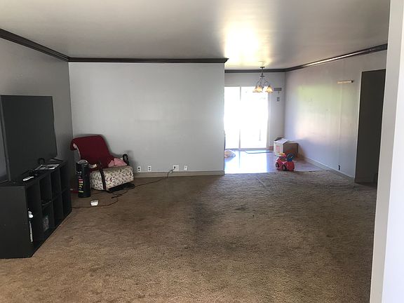 3rd image of 1229 E Charlton Ave