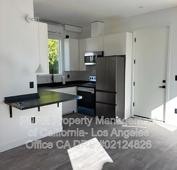 1135 E 67th St — Photo 2
