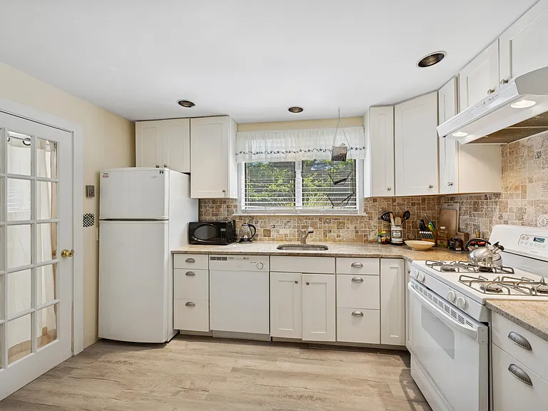 28 Walnut St — Photo 13