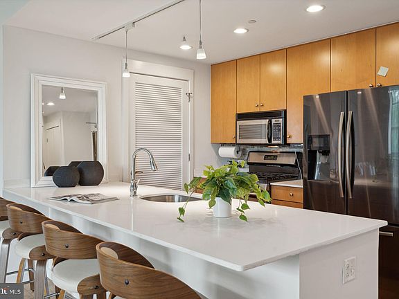 2nd image of 317 Vine St #205