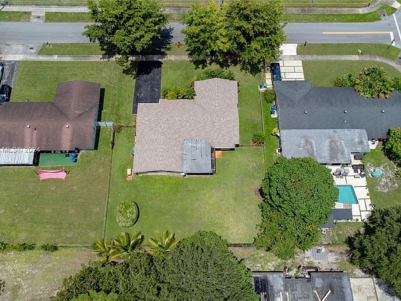 4th image of 1820 NW 179th St
