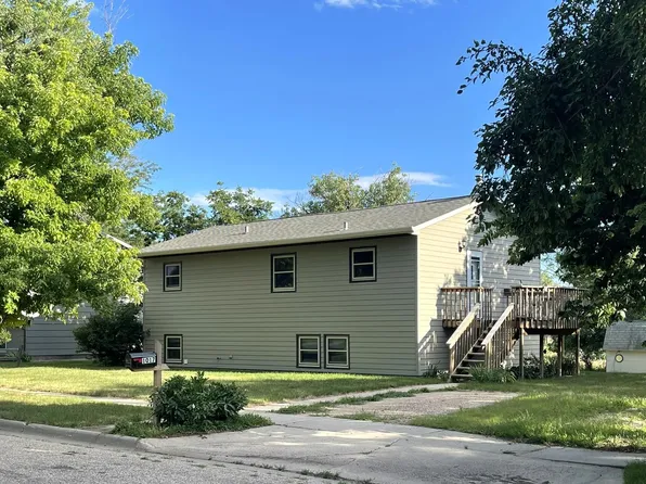 1017 S Cleveland Ave, Pierre, SD 57501