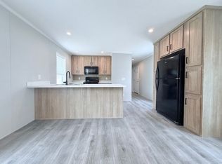 29800 Guilford Cir #64, New Baltimore, MI 48051