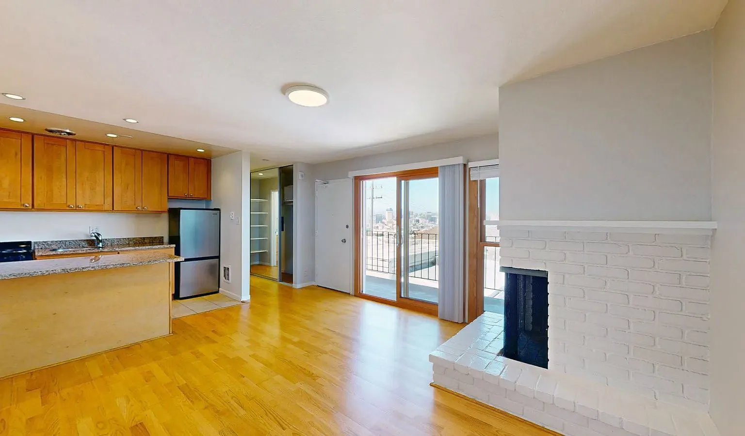 Top Floor Modern Studio in Potrero Hill Great Location & Pet Friendly! — Photo 1