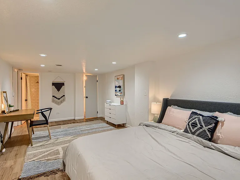 624 N Downing St #2 — Photo 7