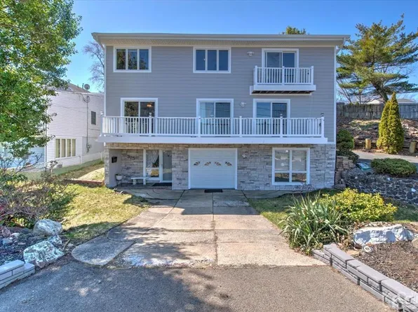 315 Beach Dr, Keyport, NJ 07735