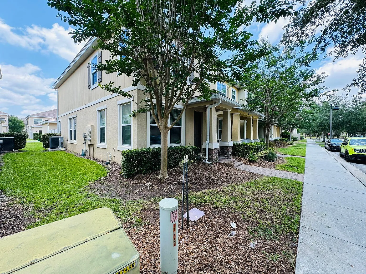 3 bed, 2.5 bath, 1881 sqft, $2,600 — Photo 2