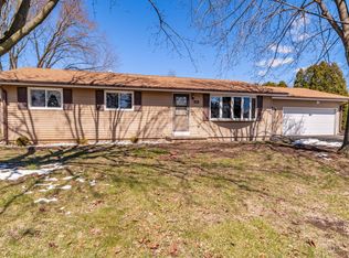 946 Olson Ave, Oshkosh, WI 54901
