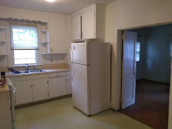 5th image of 1011 W 3rd St