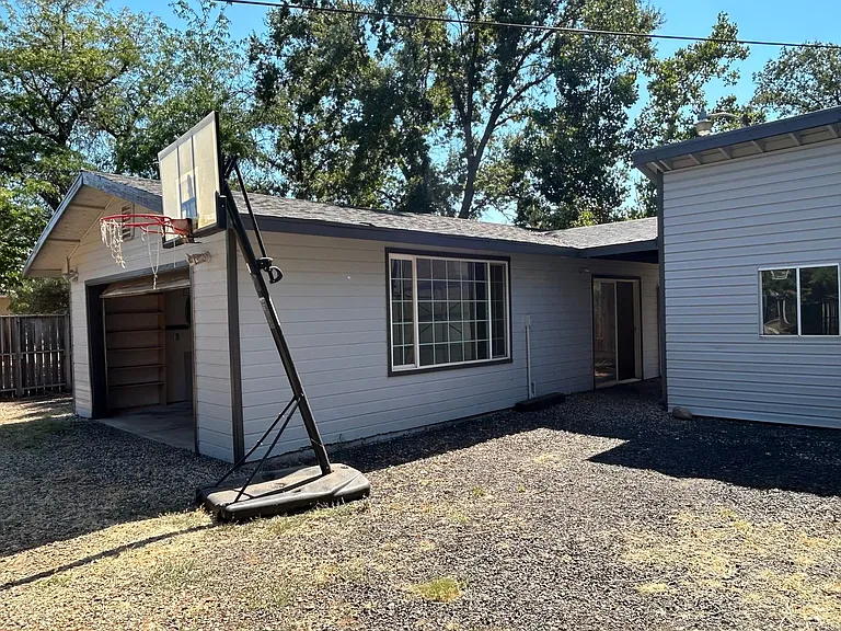 7252 Lincoln Blvd — Photo 12