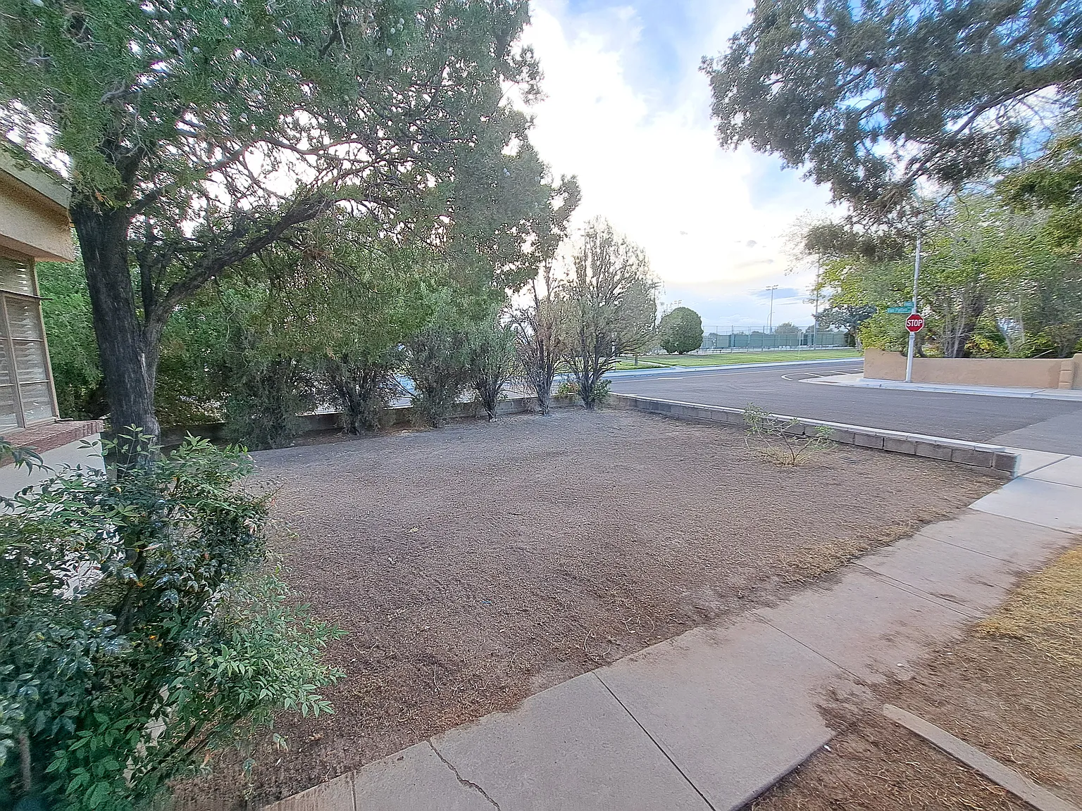 3 bed, 1410 sqft, $1,400 — Photo 2