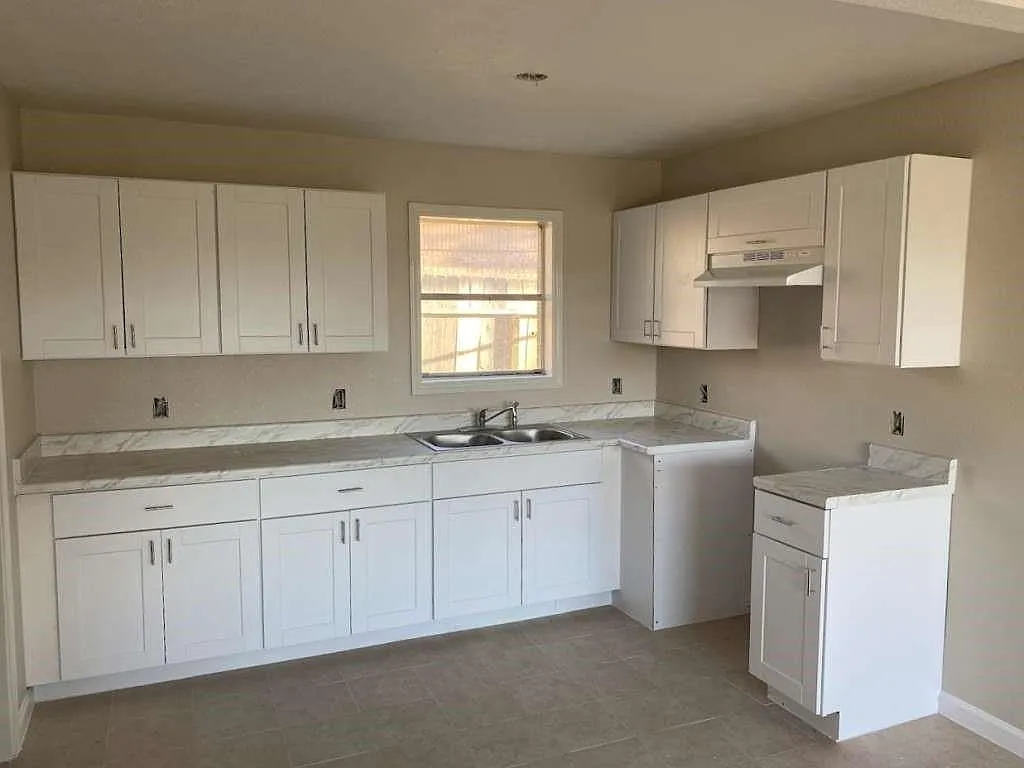 3 bed, 1.0 bath, 1008 sqft, $1,299 — Photo 1