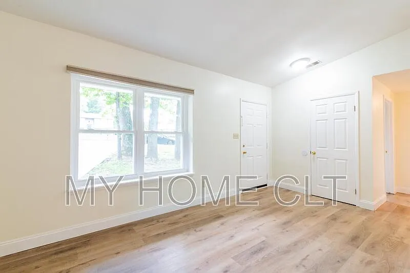 3 bed, 2.0 bath, 1188 sqft, $1,750 — Photo 3