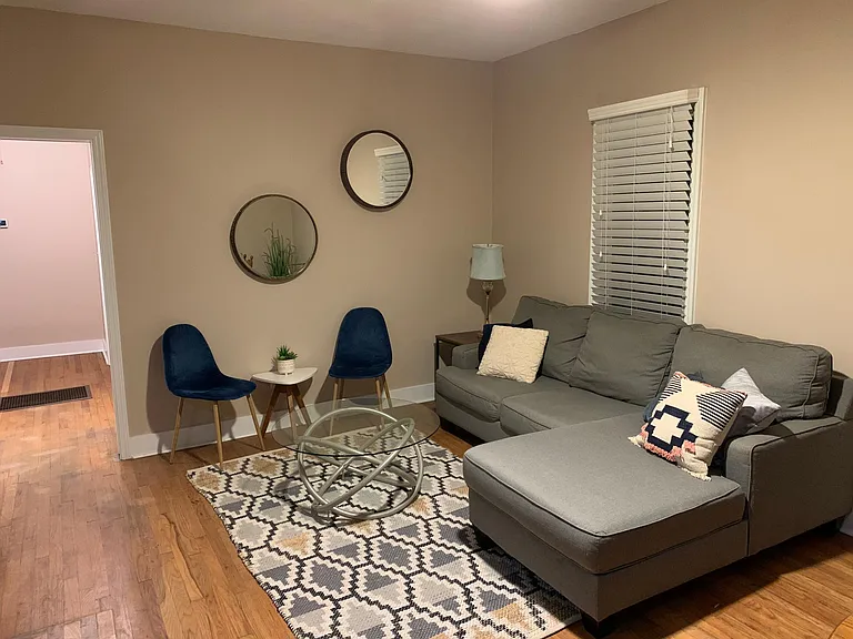 Living room, High ceilings