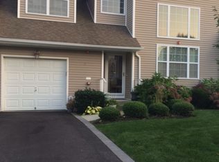 39 Halley Ln, Miller Place, NY 11764