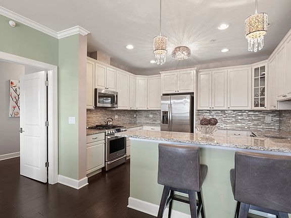 3rd image of 7 E Kennedy Ln APT 305