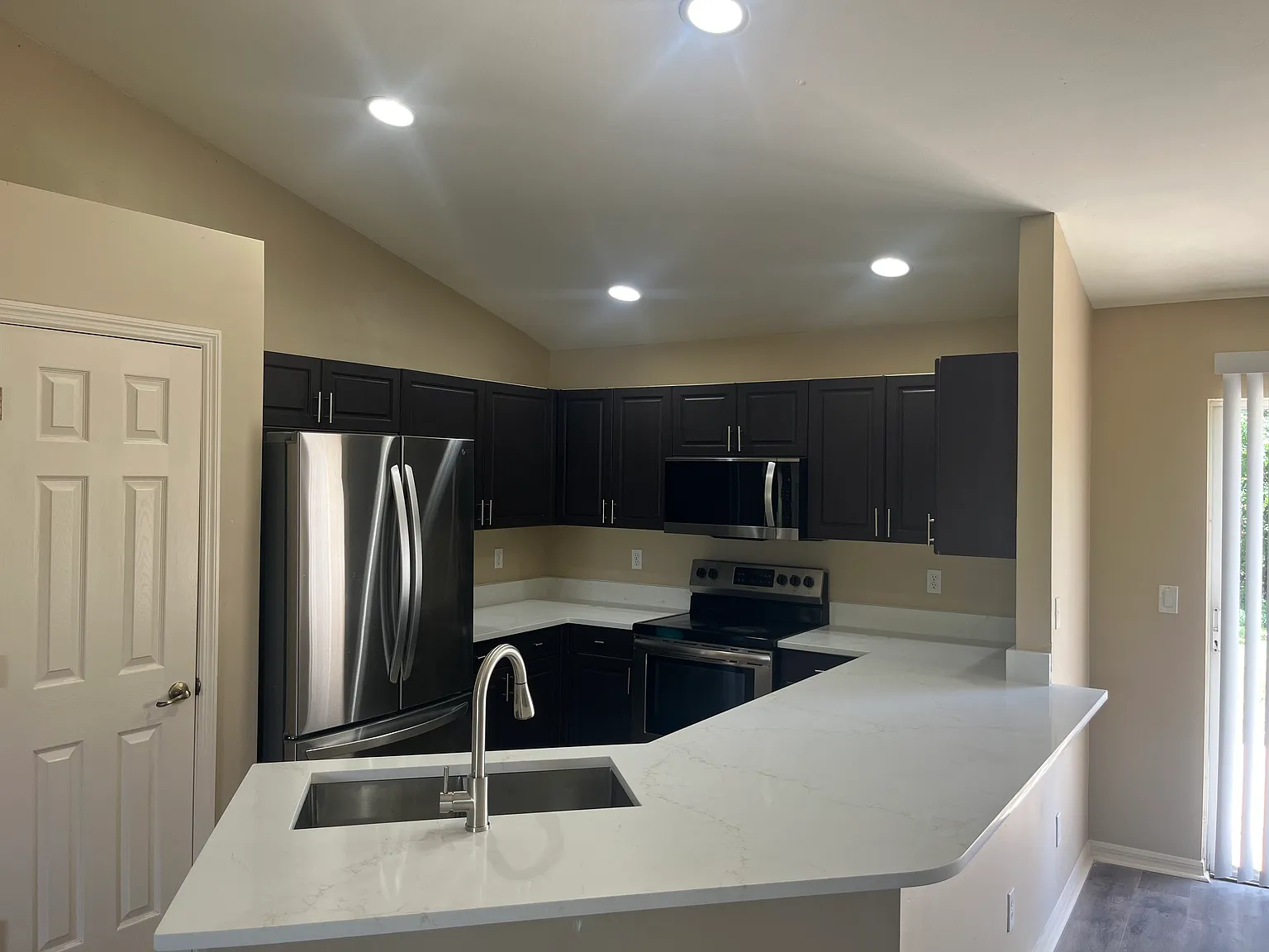 4 bed, 1626 sqft, $2,195 — Photo 3