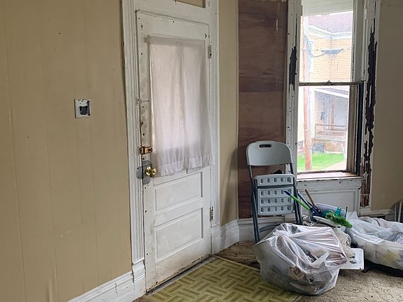 5th image of 804 Hickory St