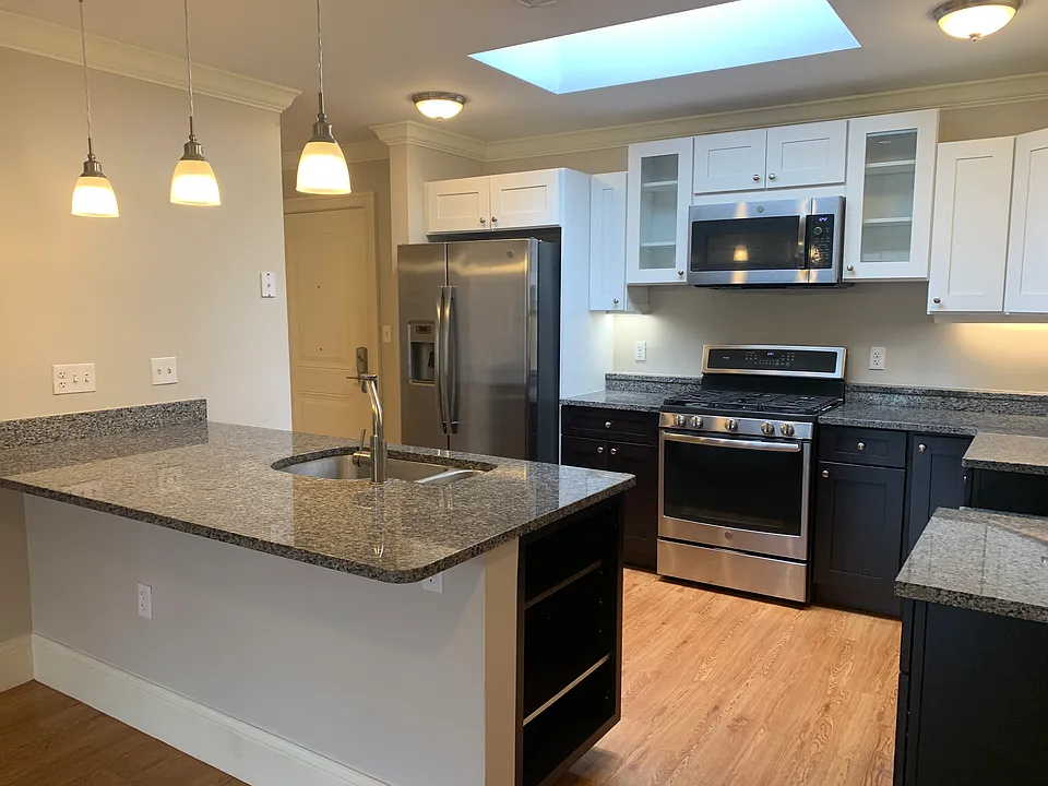 286 Main St #205