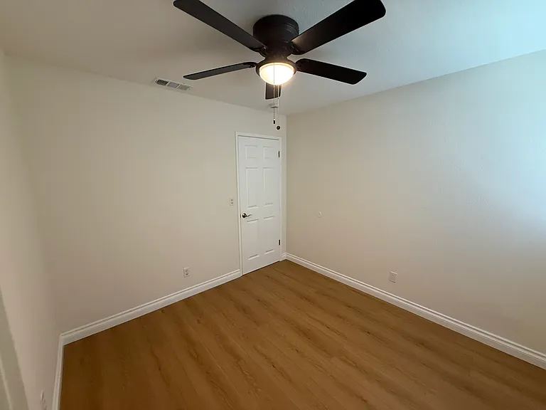 2686 Beverly Ave — Photo 12