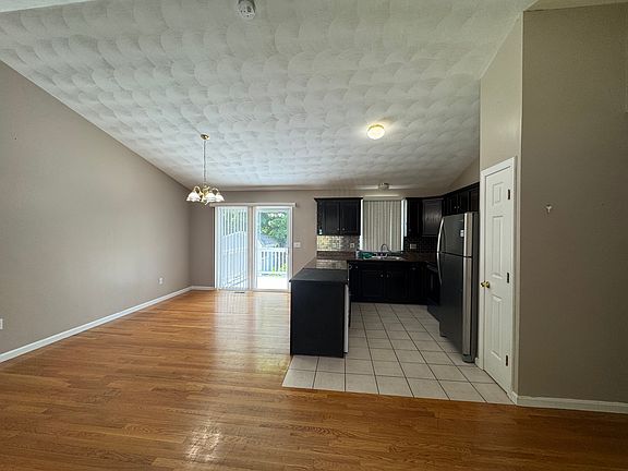 3rd image of 15 S Locust Ave #1