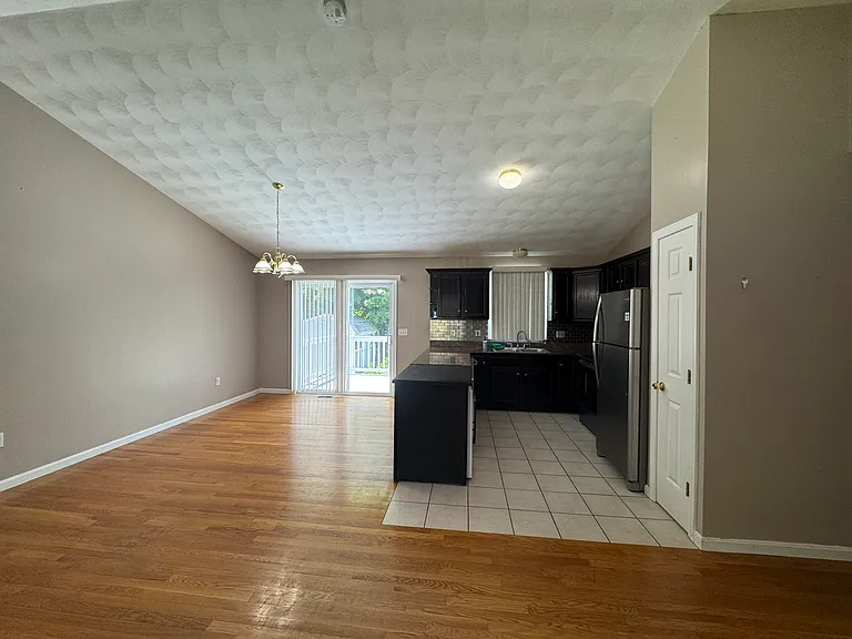 15 S Locust Ave #1 — Photo 3