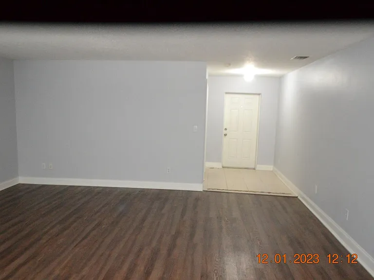 2053 Harcourt Pl — Photo 7