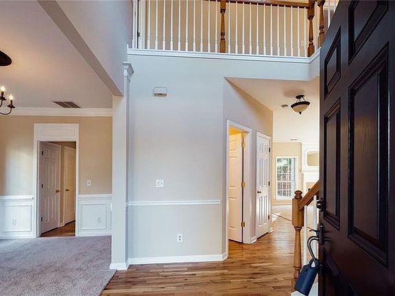 5th image of 2202 Creekway Dr