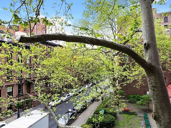 5th image of 140 W 69th St APT 28A