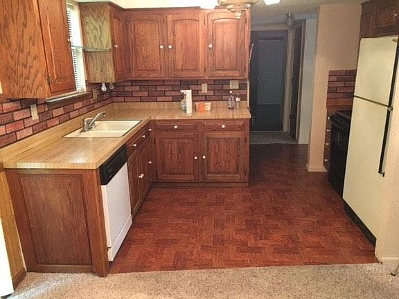 Kitchen with custom oak cabinets (this flooring has been replaced with wood-grain LVC flooring)