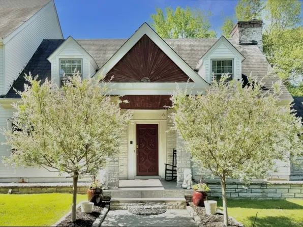 1056 Racebrook Road, Woodbridge, CT 06525