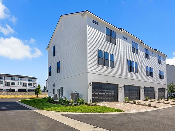 3rd image of 15178 Groveside Rd
