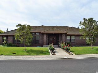 940 Country Club Cir, Ripon, CA 95366