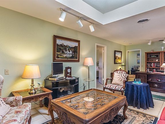4th image of 2604 Elmwood Dr
