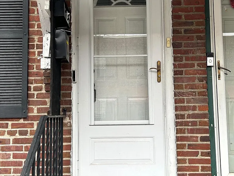 30 Amboy Ave — Photo 3