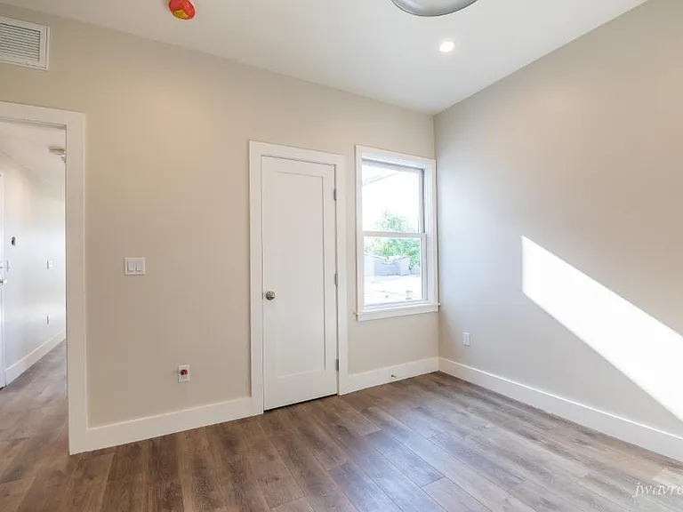 537 Valencia St #4 — Photo 14